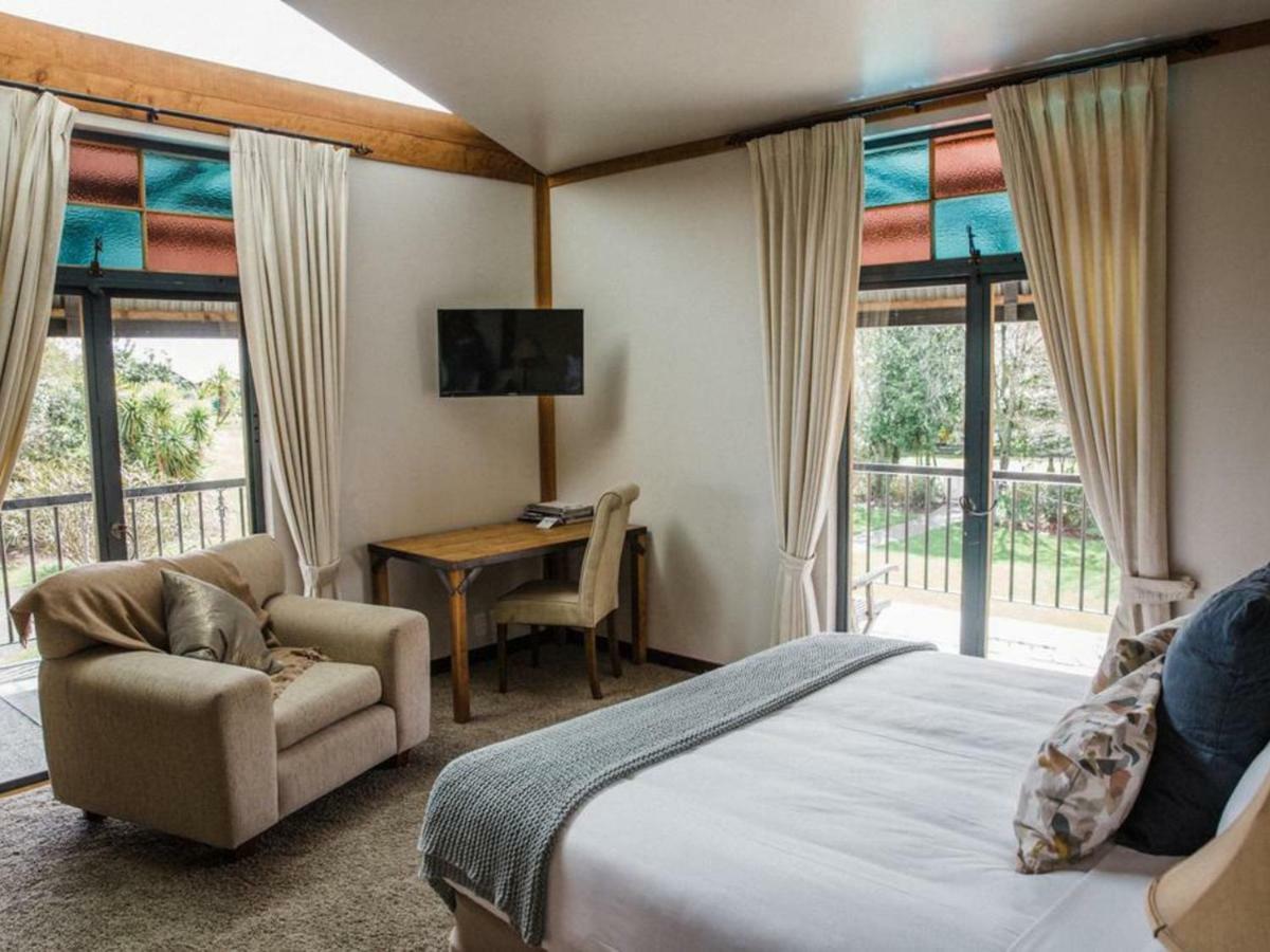 The Narrows Landing Hotel Tamahere Bagian luar foto