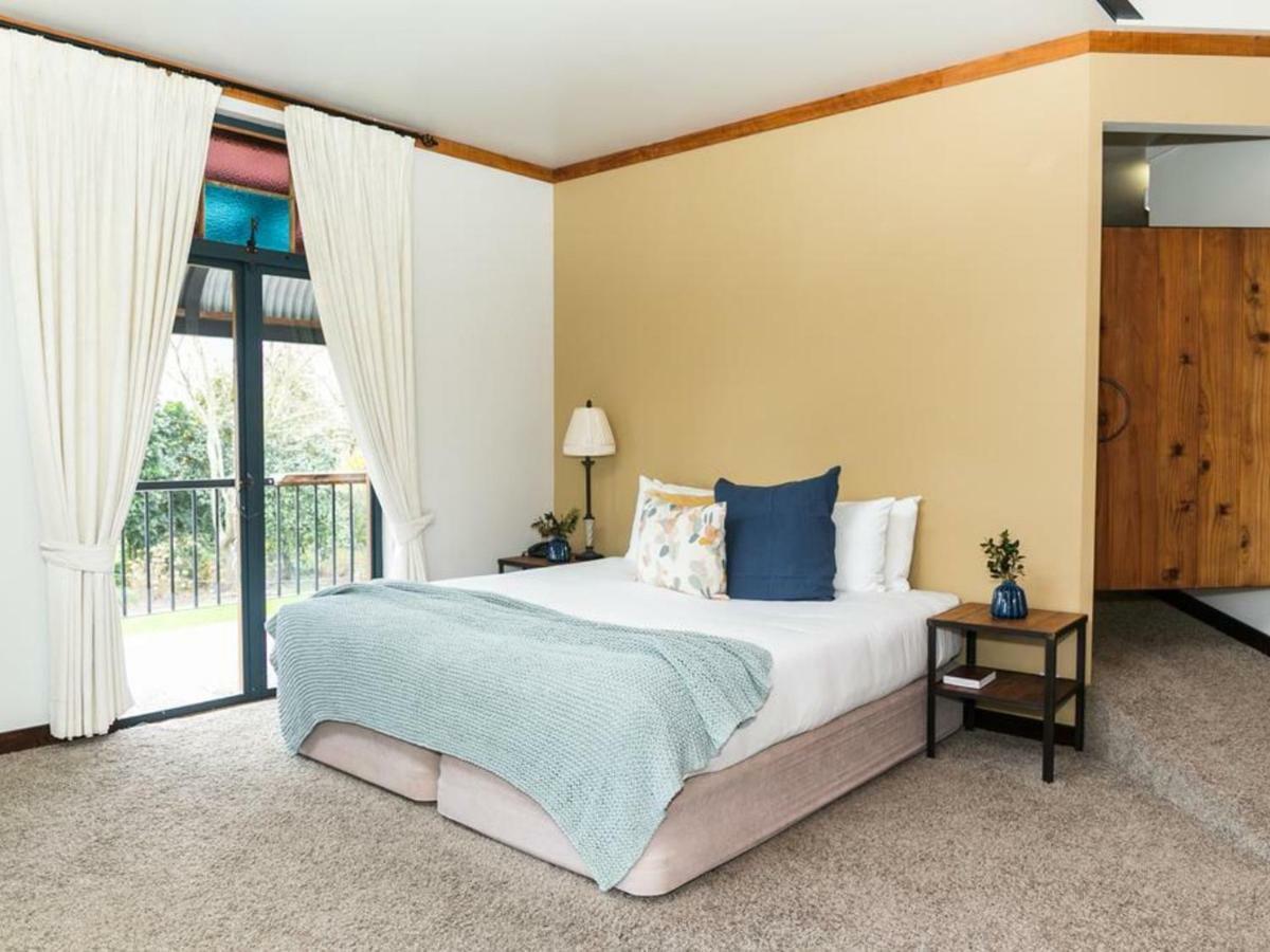 The Narrows Landing Hotel Tamahere Bagian luar foto