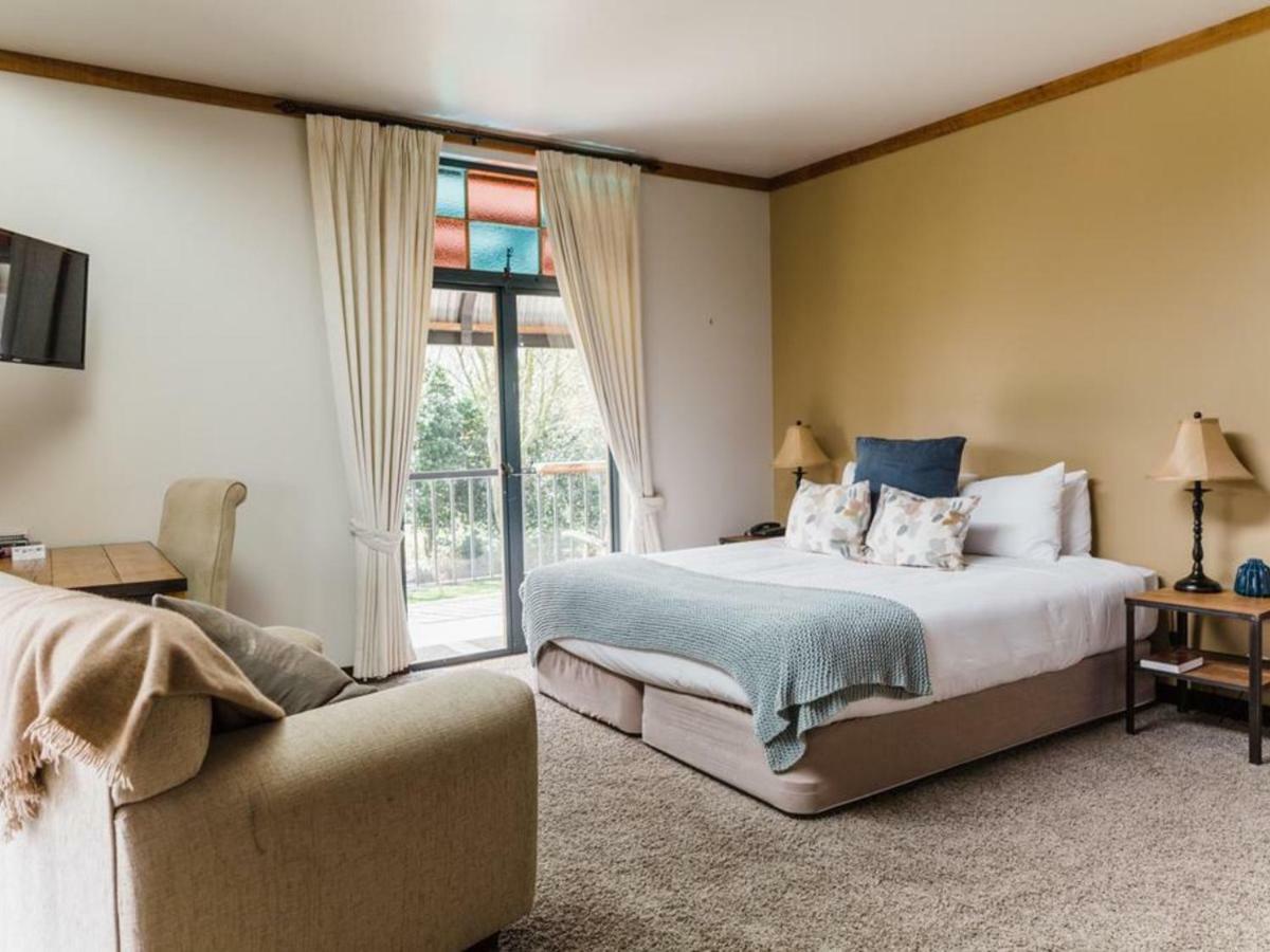 The Narrows Landing Hotel Tamahere Bagian luar foto